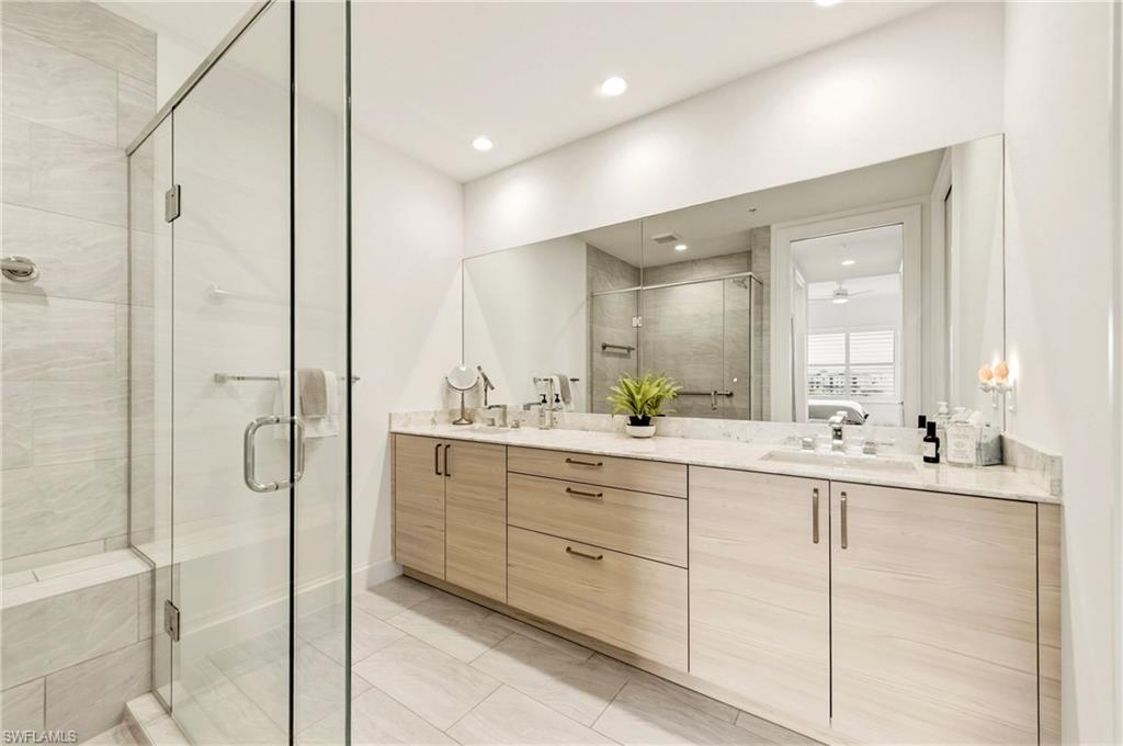 ELEVEN ELEVEN CENTRAL - Residential