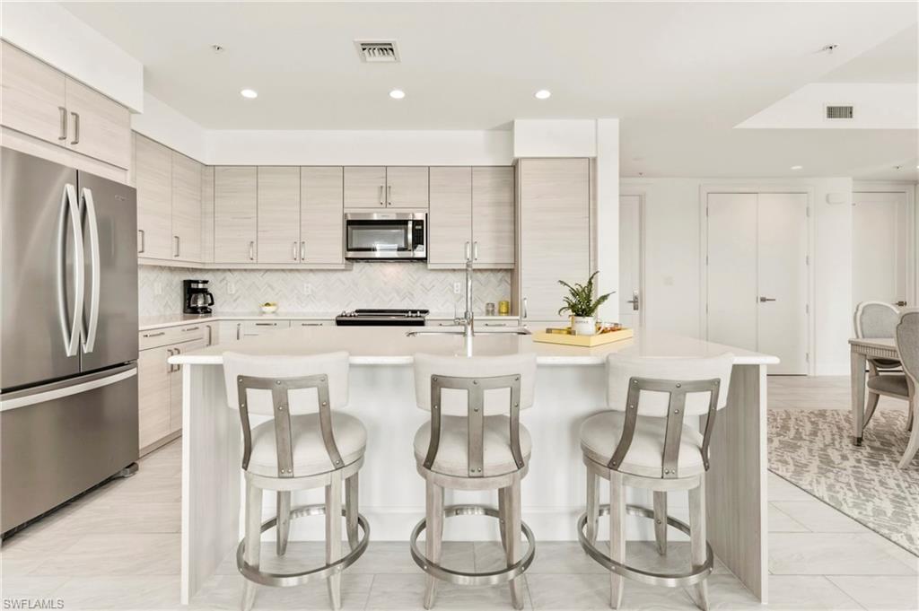 ELEVEN ELEVEN CENTRAL - Residential