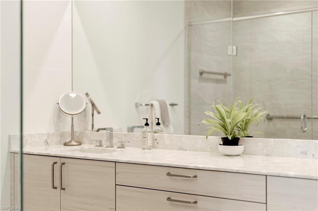 ELEVEN ELEVEN CENTRAL - Residential