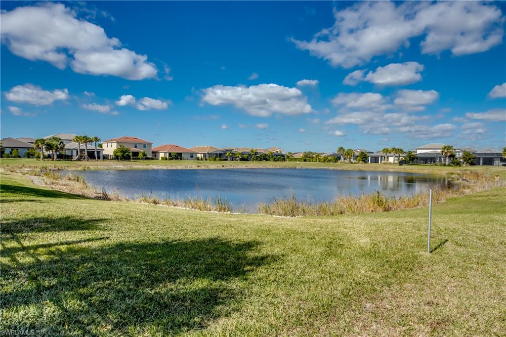 HAMPTON LAKES - Residential