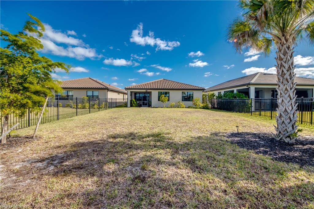 HAMPTON LAKES - Residential