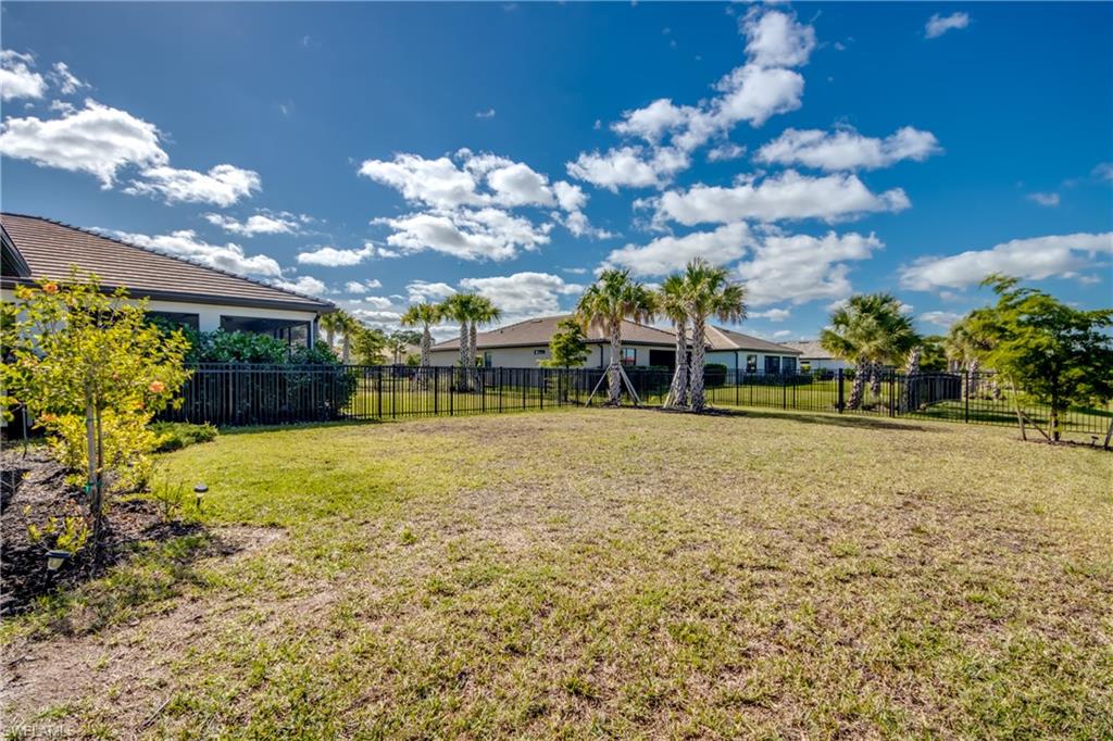 HAMPTON LAKES - Residential