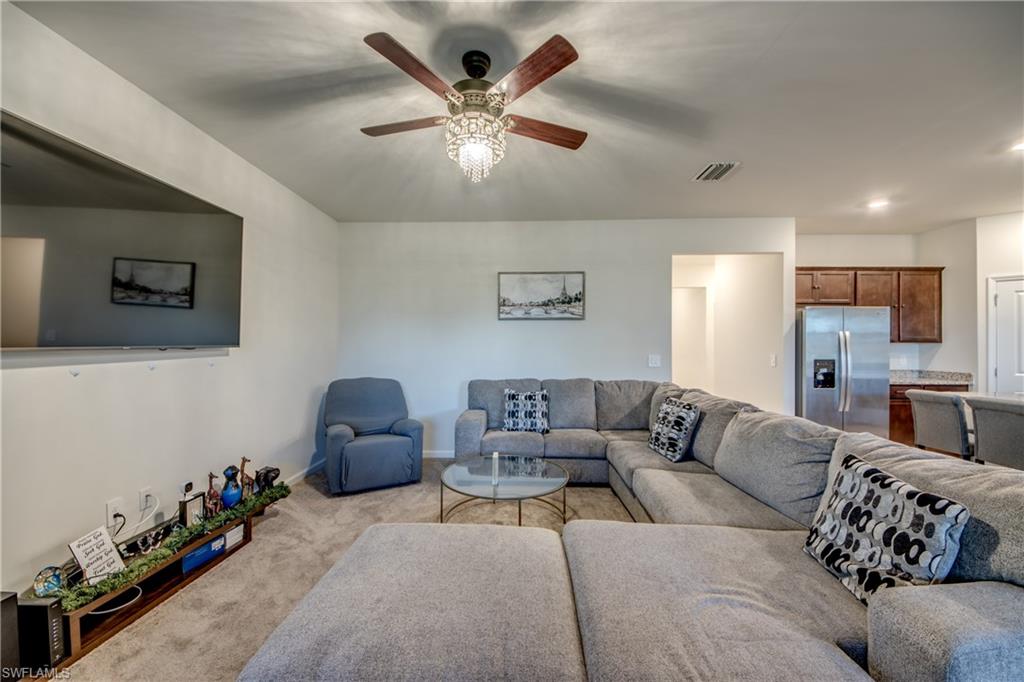 HAMPTON LAKES - Residential