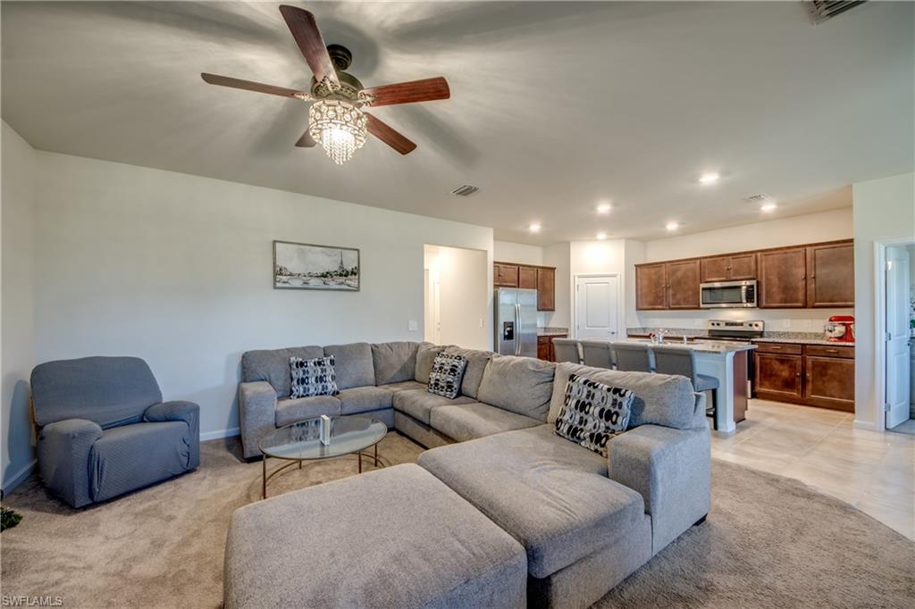 HAMPTON LAKES - Residential