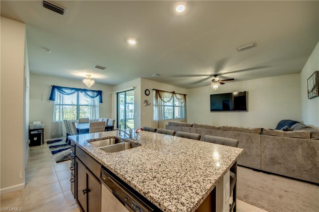 HAMPTON LAKES - Residential