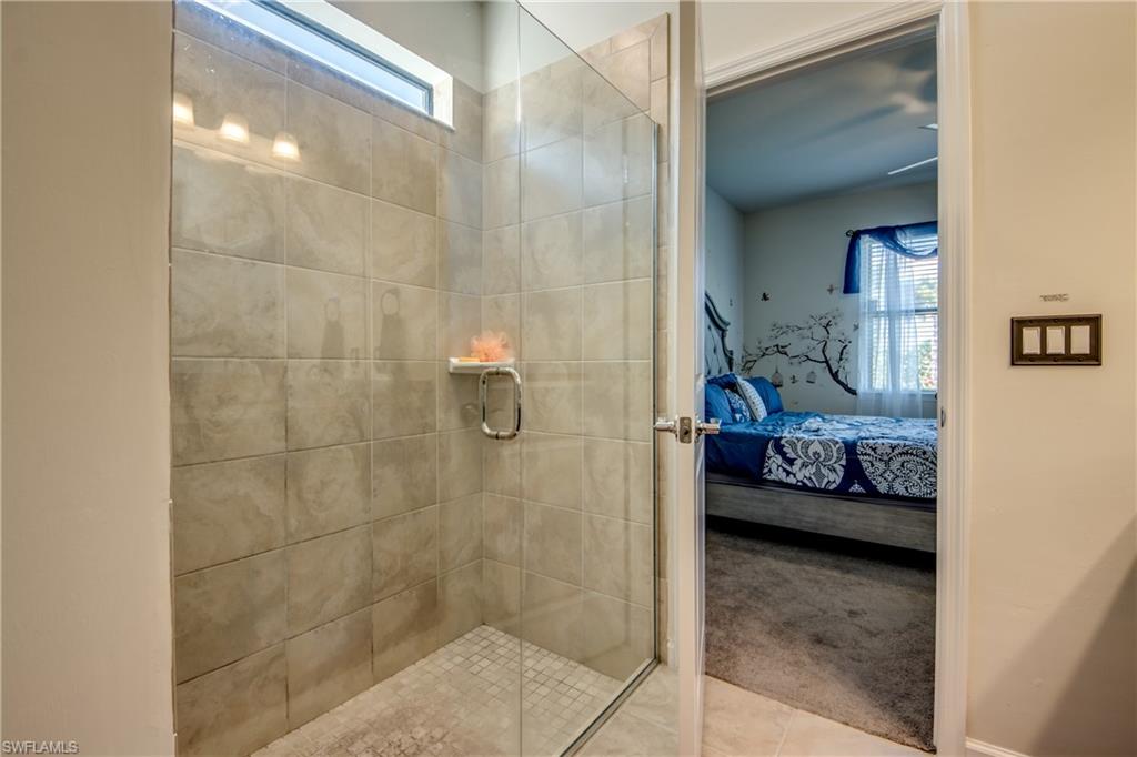 HAMPTON LAKES - Residential