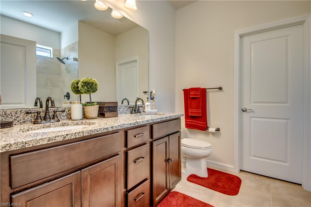 HAMPTON LAKES - Residential