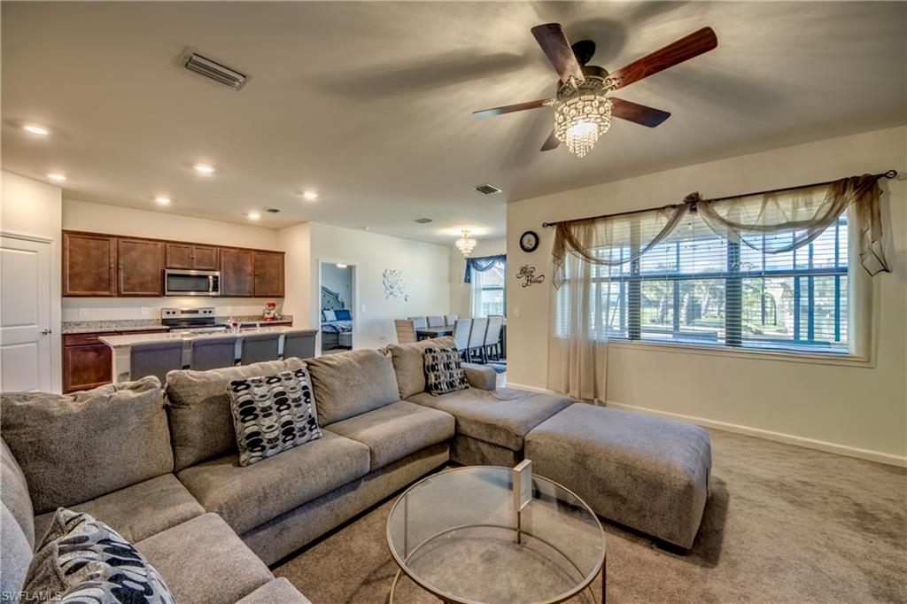 HAMPTON LAKES - Residential