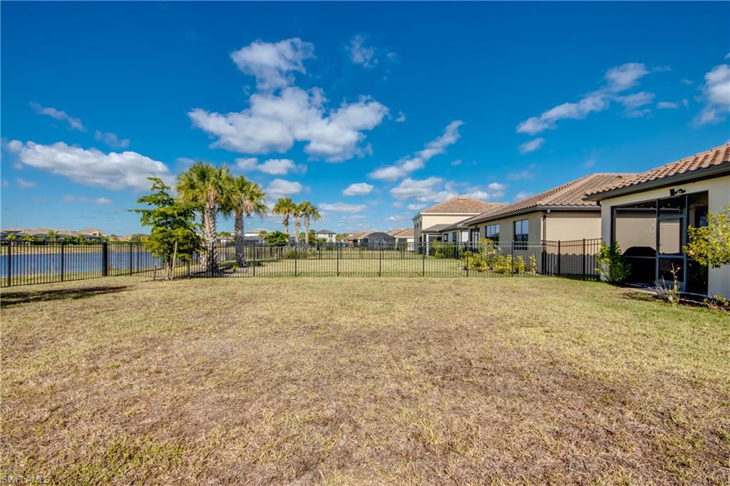 HAMPTON LAKES - Residential