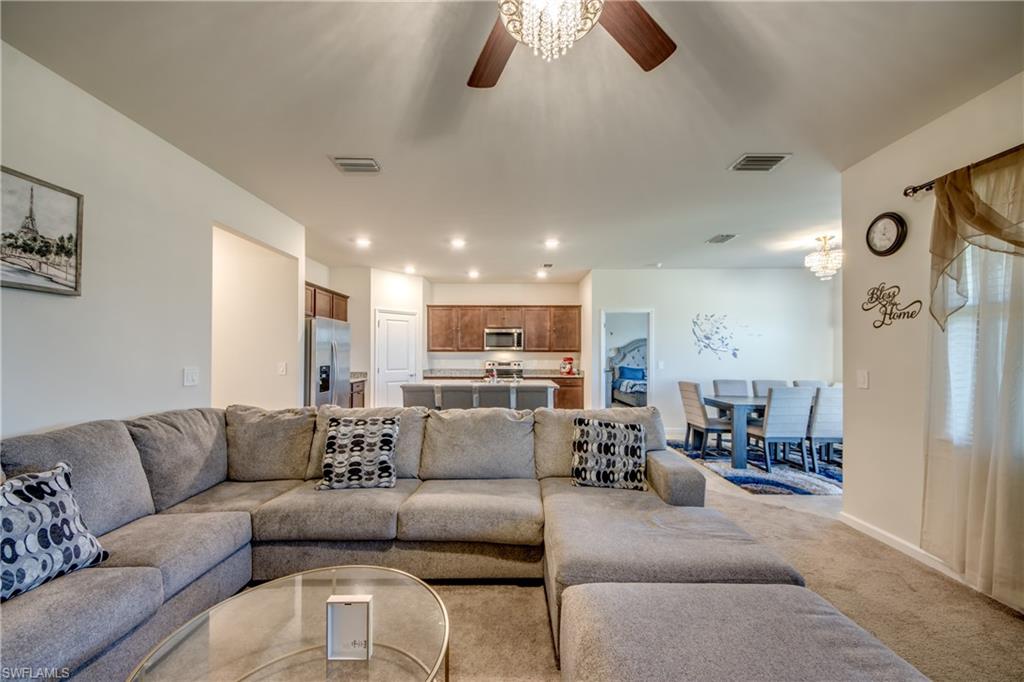 HAMPTON LAKES - Residential