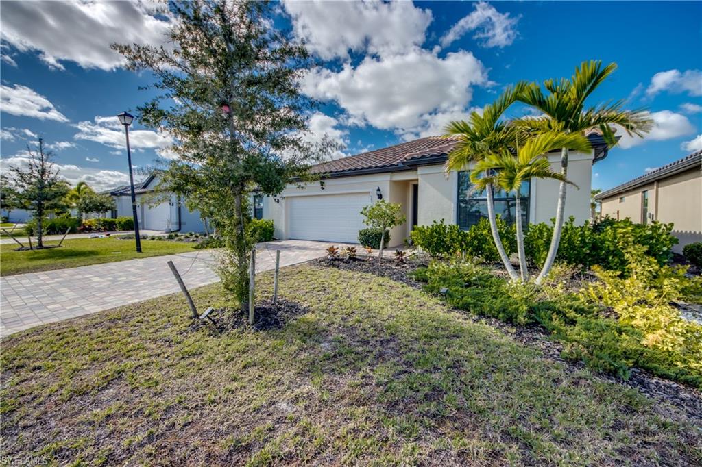 HAMPTON LAKES - Residential