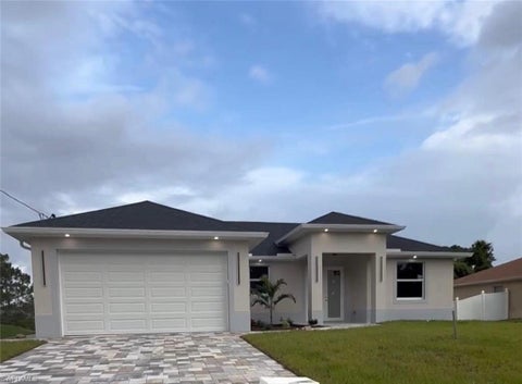 Photo of 3007 32nd ST W, LEHIGH ACRES, FL 33971 (MLS # 226028505)