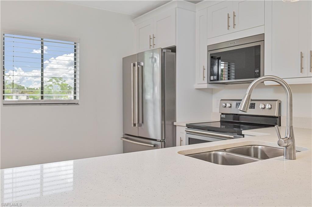 BAY POINTE YACHT & RACQUET CLUB - Residential