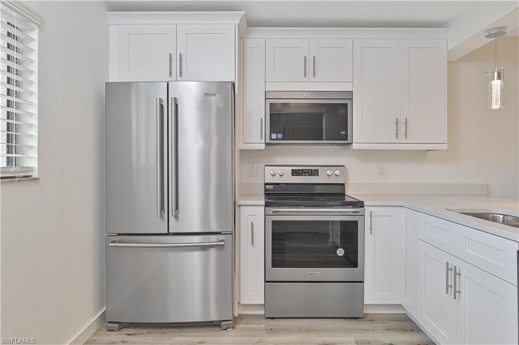 BAY POINTE YACHT & RACQUET CLUB - Residential