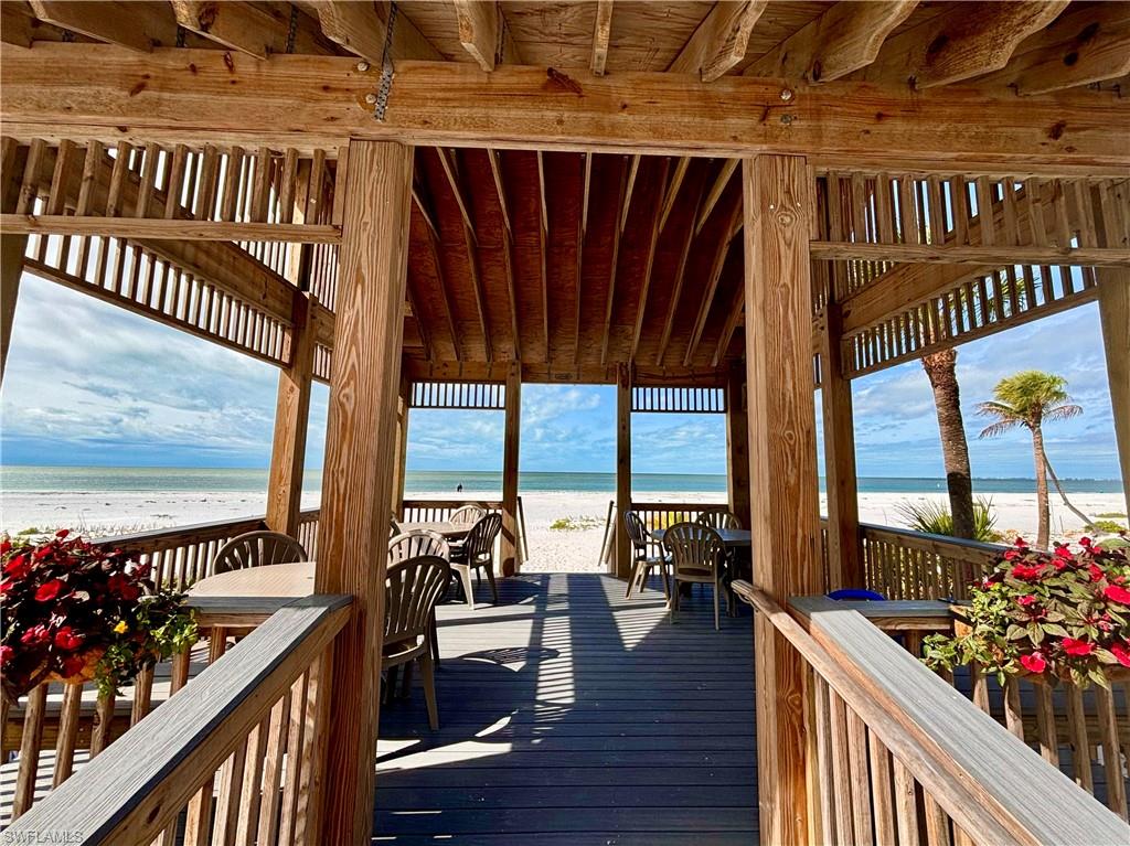 GULF ISLAND MANOR - Land