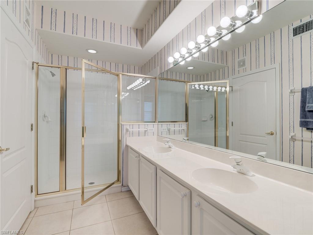 HIDDEN LAKES - Residential