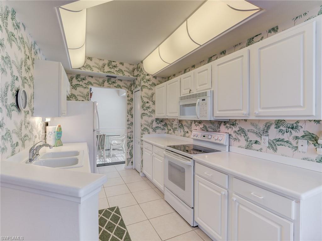 HIDDEN LAKES - Residential