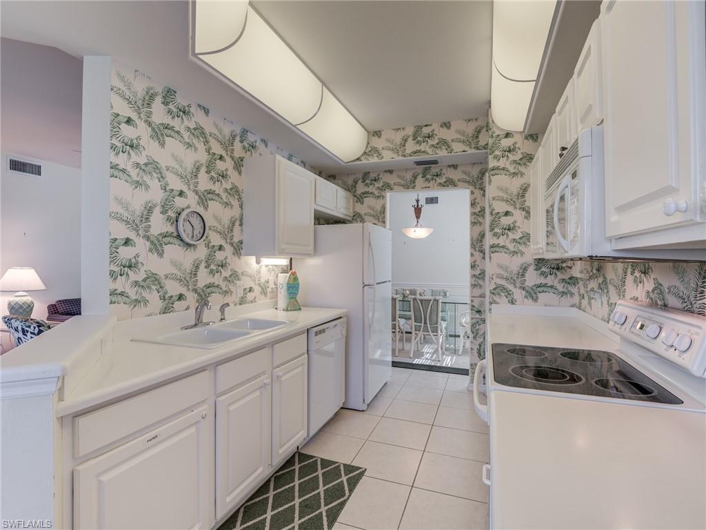 HIDDEN LAKES - Residential