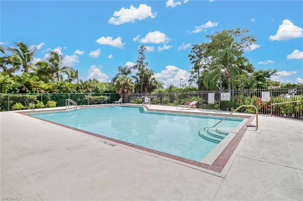 QUAIL WOODS COURTYARDS - Residential