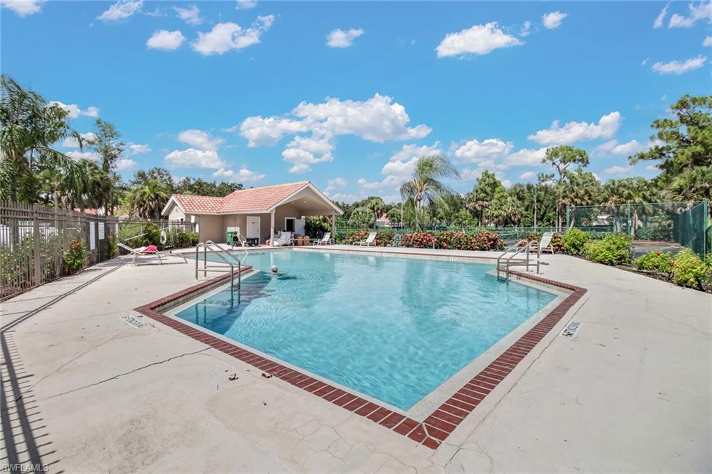 QUAIL WOODS COURTYARDS - Residential