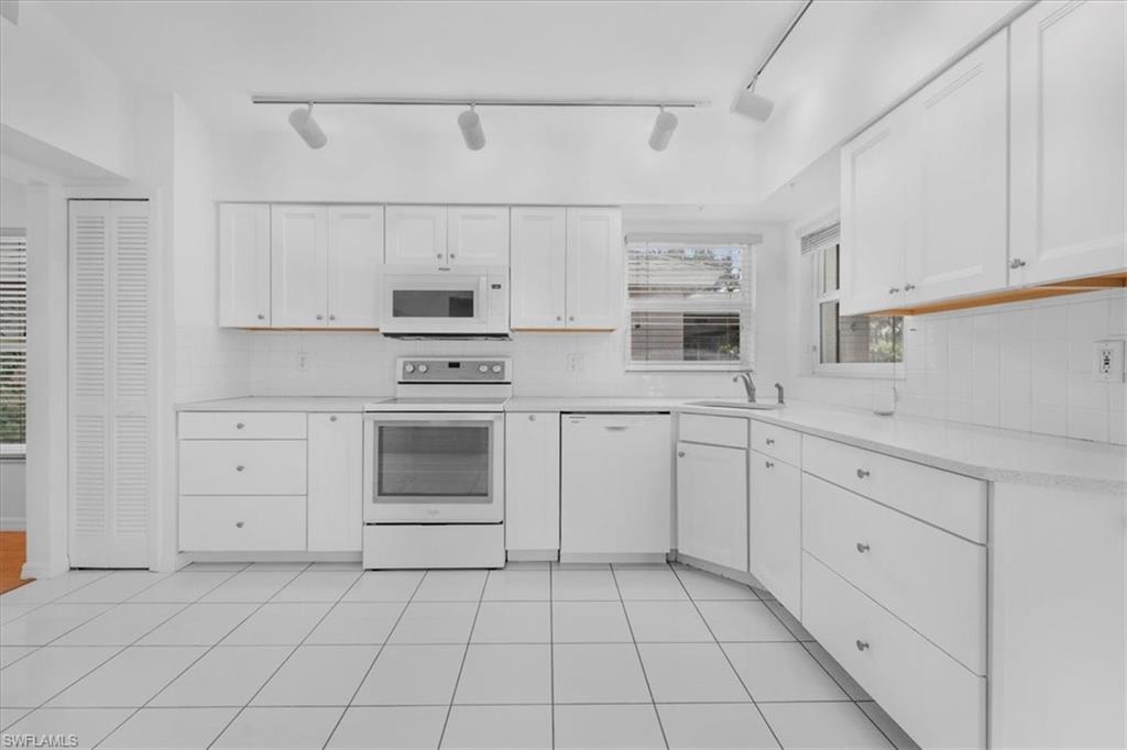 VILLAGES AT COUNTRY CREEK - Residential