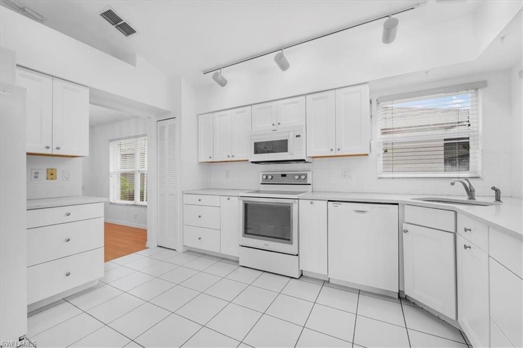 VILLAGES AT COUNTRY CREEK - Residential