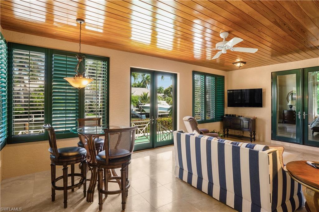 AQUALANE SHORES - Residential