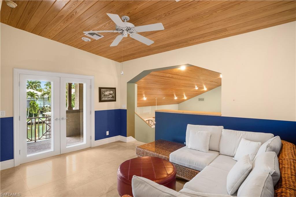 AQUALANE SHORES - Residential