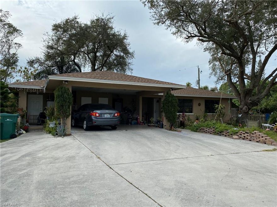 Great investment opportunity! Centrally located 2/2 duplex with carports near downtown.New roof 2018,Both AC units replaced 2018.