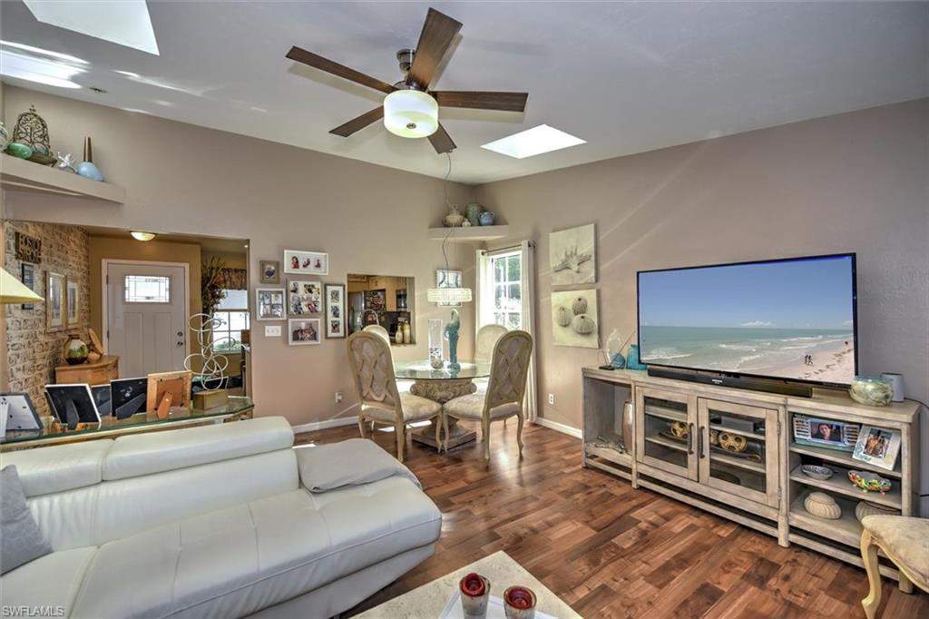 SAN CARLOS PARK - Residential