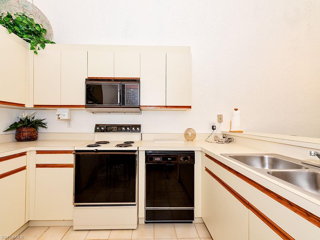 EMERALD WOODS - Residential