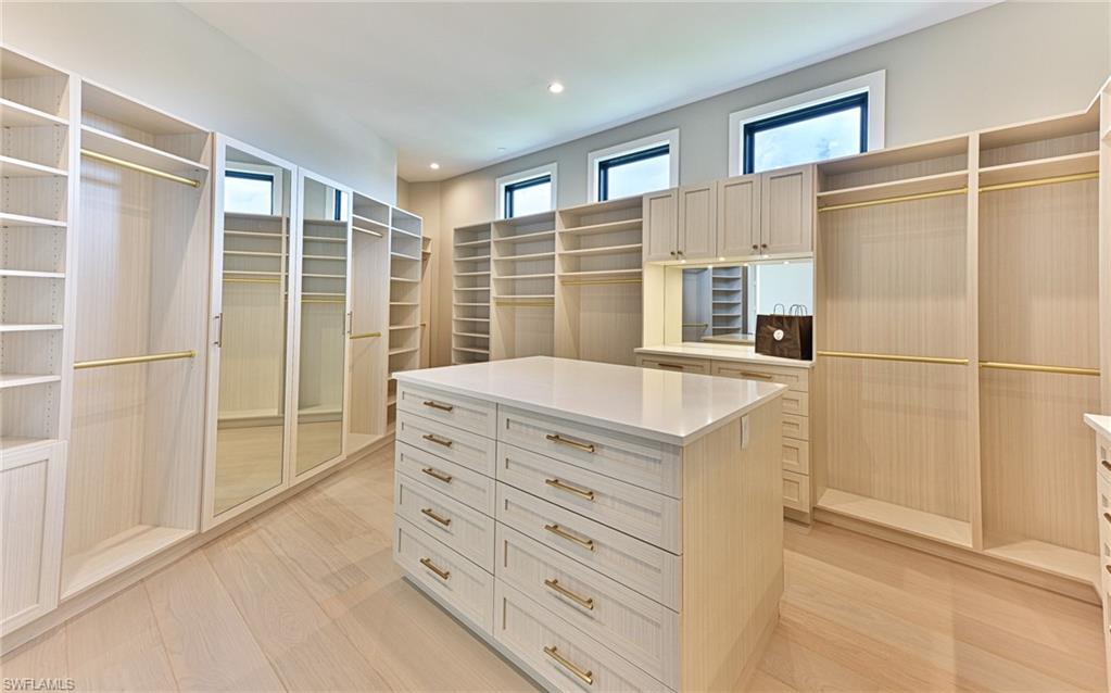 BAREFOOT BEACH - Residential