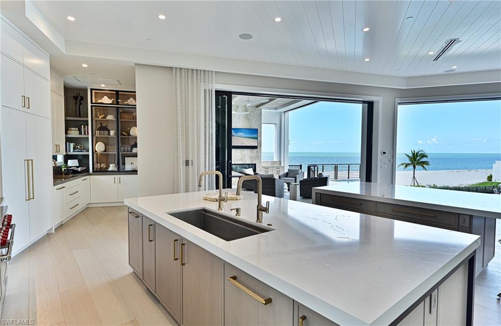 BAREFOOT BEACH - Residential