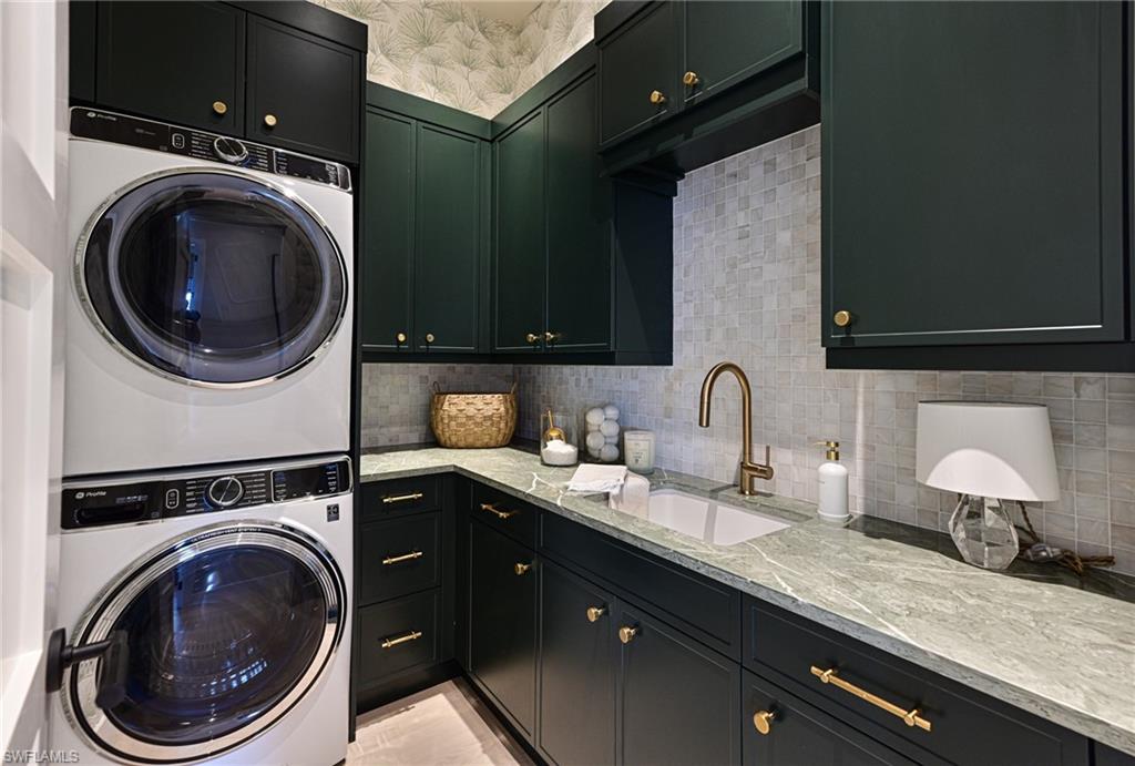 BAREFOOT BEACH - Residential