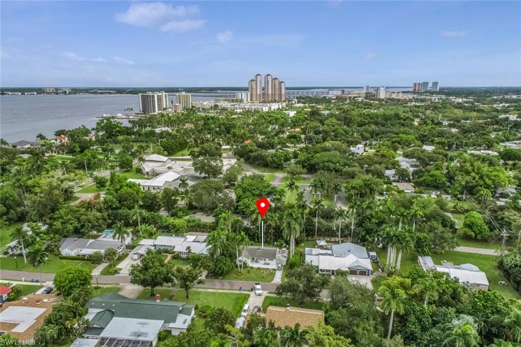 EDISON MANOR - Residential