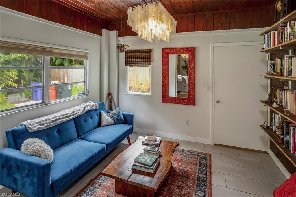 EDISON MANOR - Residential