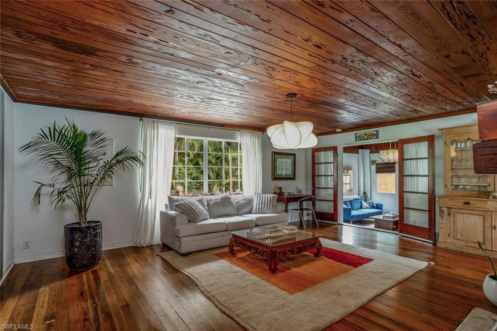 EDISON MANOR - Residential