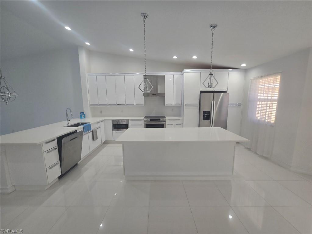 SUNSTONE ON FAIRWAYS - Residential Lease