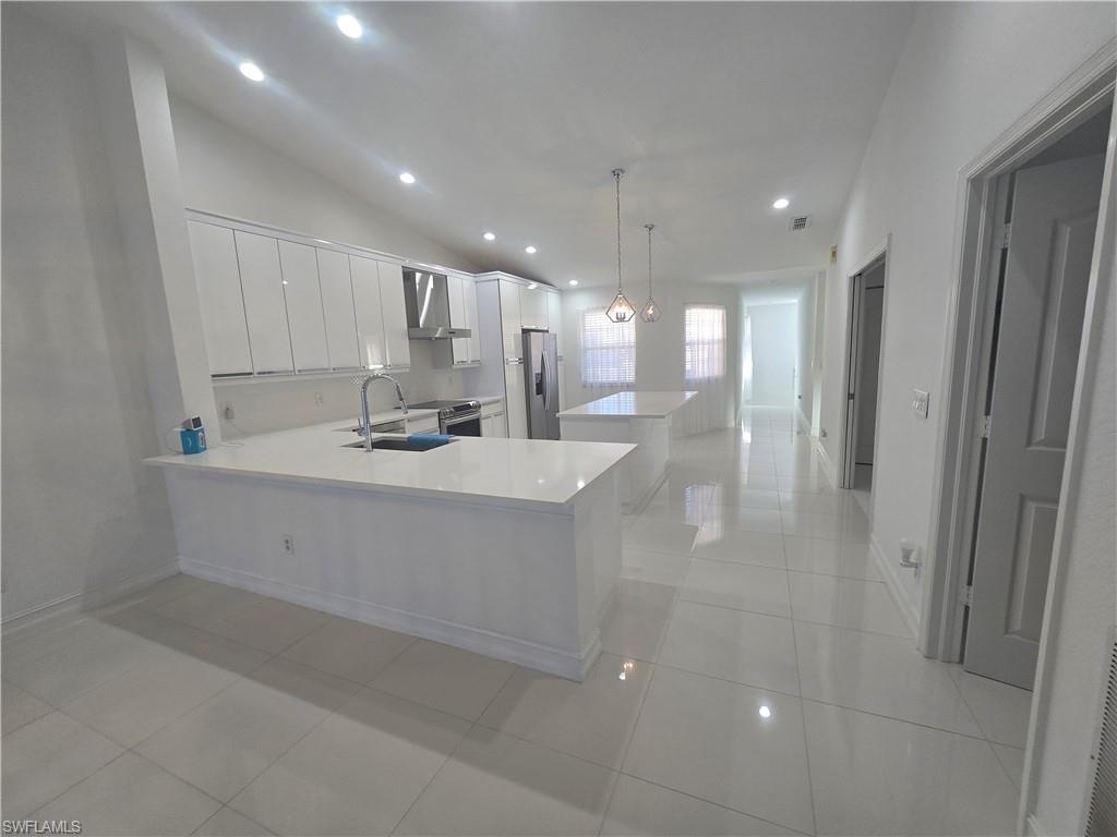 SUNSTONE ON FAIRWAYS - Residential Lease