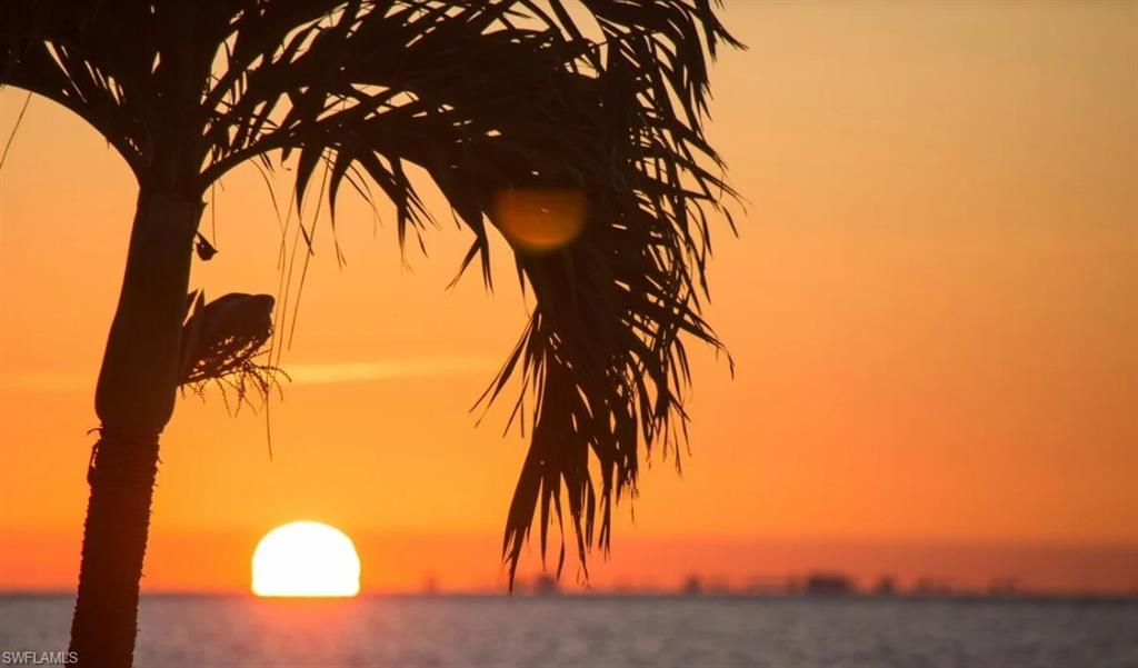 SUNSTONE ON FAIRWAYS - Residential Lease