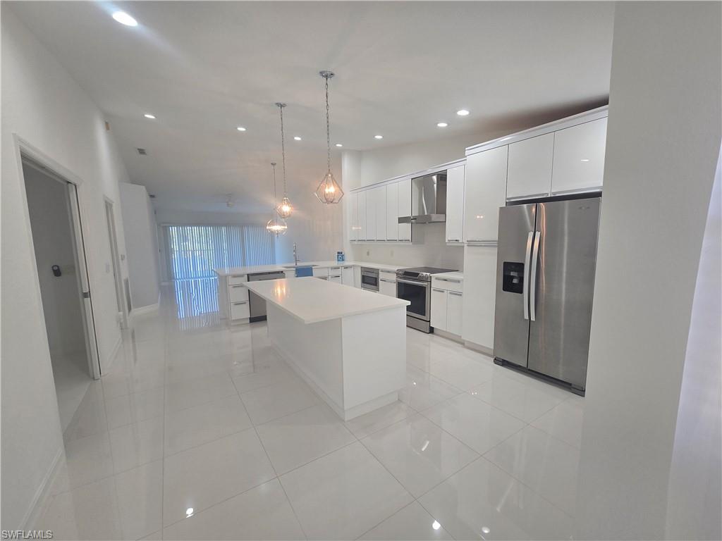 SUNSTONE ON FAIRWAYS - Residential Lease