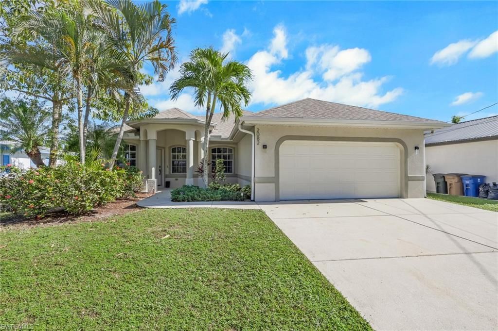 Photo of 2082 E Tobago CIR, FORT MYERS, FL 33905 (MLS # 225083913)
