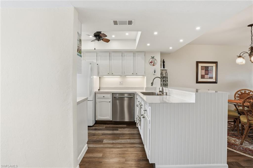 HARBOUR POINTE CONDO - Residential