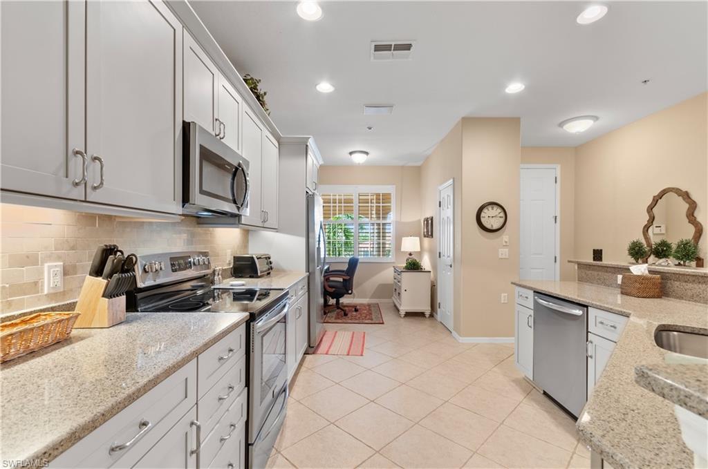 LAKE BARRINGTON - Residential