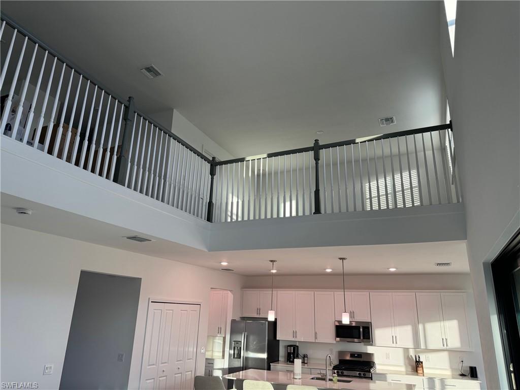 18227 Ridgeline DR S