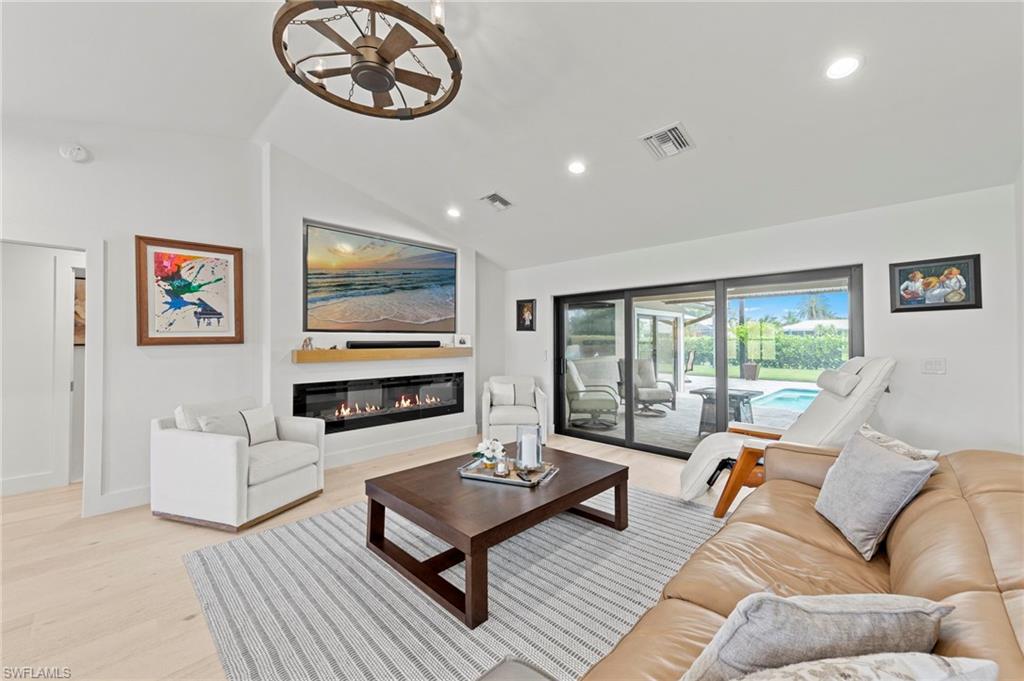 SPANISH WELLS - Residential