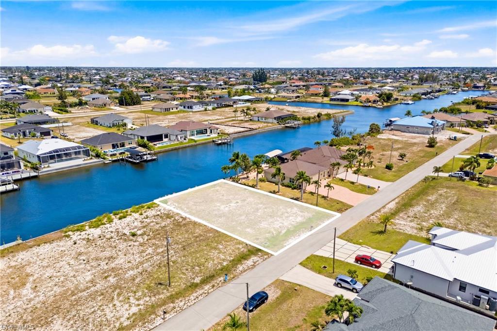 CAPE CORAL - Land