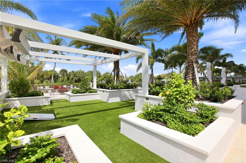 CARLYSLE AT BAY COLONY - Residential