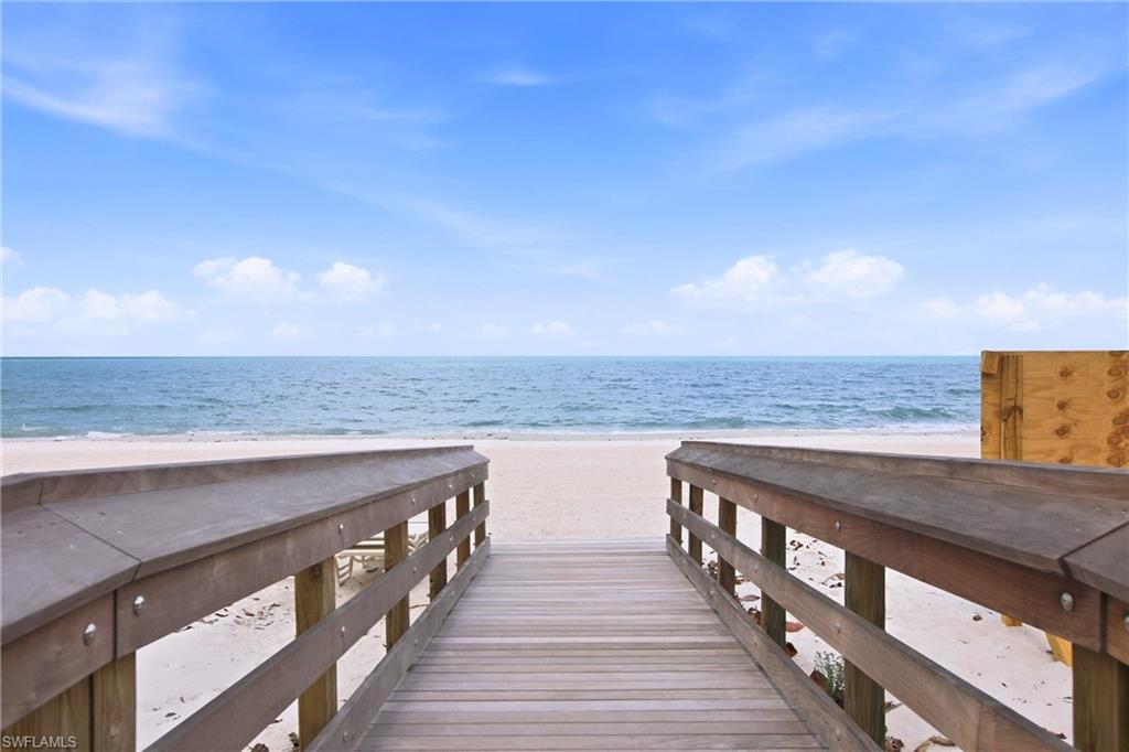 CARLYSLE AT BAY COLONY - Residential
