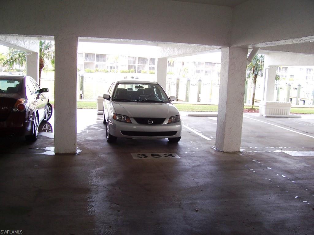 ROYAL PELICAN TOWNHOUSE - Residential